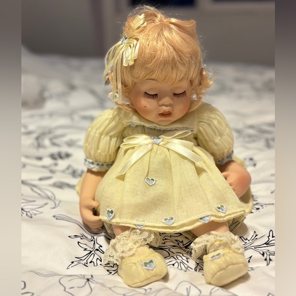 Heritage Signature Collection "Sleeping Suzy B-Day Doll" - Picture 1 of 3